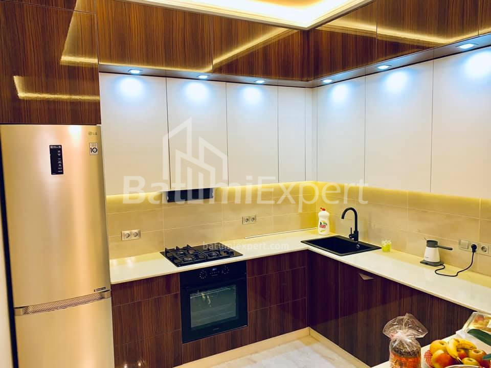 آپارتمان 102 متر مربع - ایلیا چاوچاوادزه, Batumi, گرجستان
