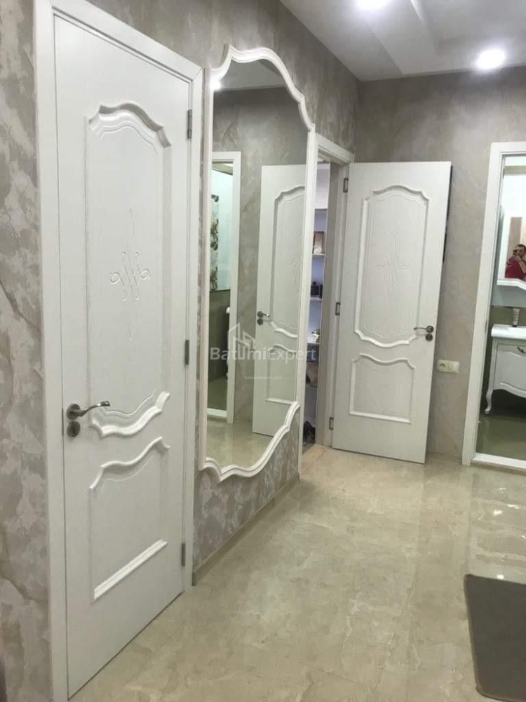آپارتمان 70 متر مربع - ایلیا چاوچاوادزه, باتومی, گرجستان
