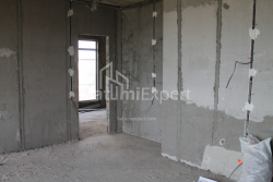 شی در حال ساخت 55.8 متر مربع - لخ و ماریا کاچینسکی, Batumi, گرجستان