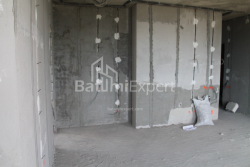 شی در حال ساخت 55.8 متر مربع - لخ و ماریا کاچینسکی, Batumi, گرجستان
