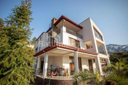خانه شخصی 7-комн 500 m² - پتره ایبری, Gonio