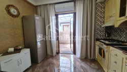 آپارتمان 3-комн 90 m² - کنستانتین گامساخوردیا, Batumi